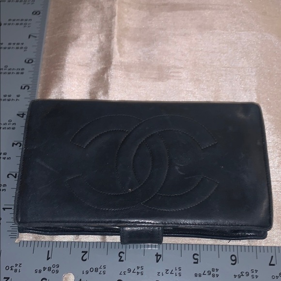 CHANEL Black Leather  GUC Authentic - Picture 4 of 15